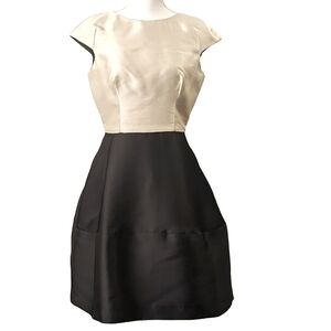 CAROLINA HERRERA MINIMALIST RETRO CAP SLEEVE CREAM&BLK MINI COCKTAIL DRE…